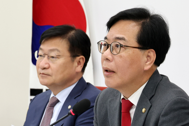 국민의힘 송언석 원내대표가 15일 국회에서 열린 기자간담회에서 현안 관련 발언을 하고 있다. 연합뉴스