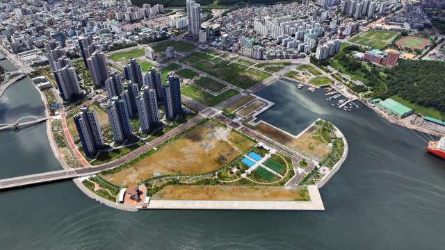 거제시 고현항 매립지. 거제시 제공