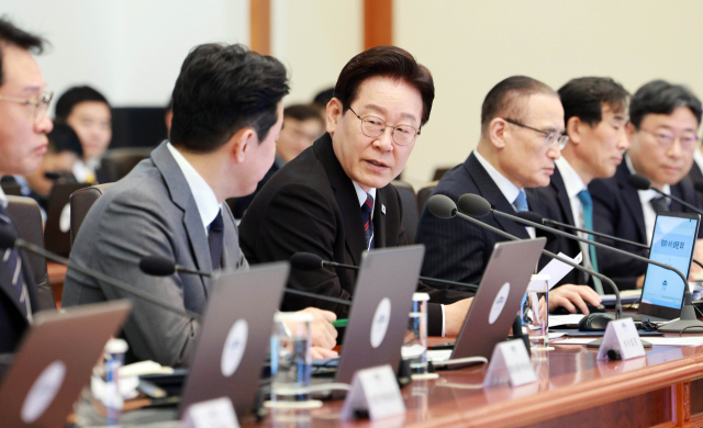 이재명 대통령이 16일 청와대에서 열린 수석보좌관회의에서 발언하고 있다. 연합뉴스