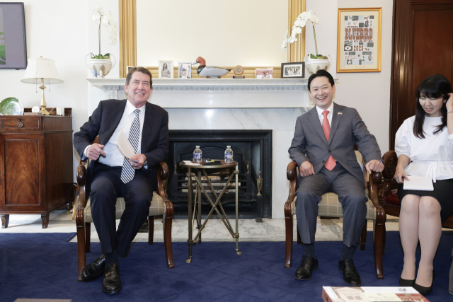 미국을 방문 중인 국민의힘 장동혁 대표가 15일(현지시간) 워싱턴DC에서 빌 해거티 미 상원의원과 면담하고 있다. 연합뉴스