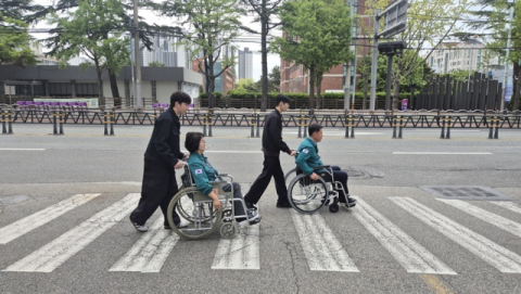 부산 남구장애인복지관, 명사 초청 보행 불편 체험 행사 개최
