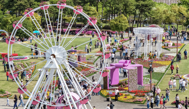 [포토뉴스] '꽃동산' 펼쳐진 부산시민공원 - 뉴스 썸네일 이미지