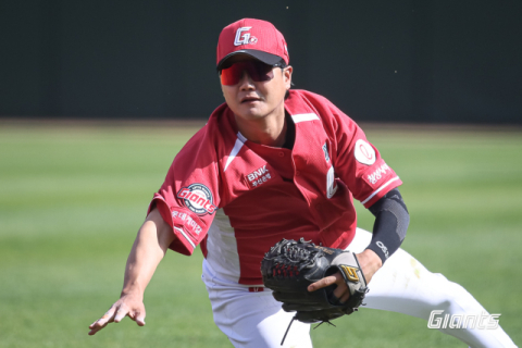 ‘타선아 터져라!’…롯데 우익수 손호영 승부수