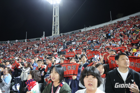 2번의 실책으로 기운 승부…롯데 두산에 져 4연패