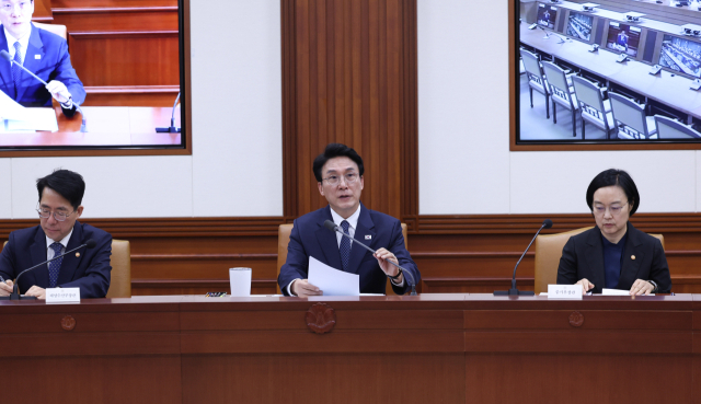 김민석 국무총리가 22일 서울 종로구 정부서울청사에서 열린 비상경제본부회의에 참석해 있다. 연합뉴스