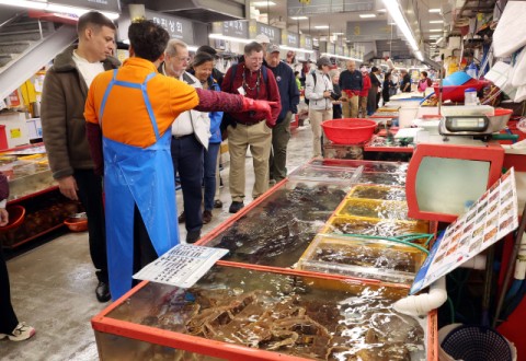 외국인 관광객 500만 시대 코앞… ‘핫플’ 된 부산