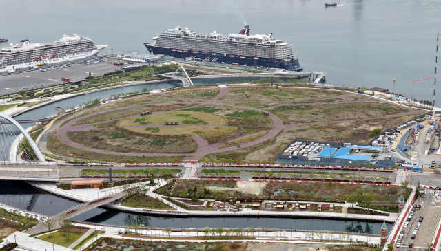 부산항 북항 재개발 1단계 구역의 랜드마크 부지(11만 3300㎡)가 나대지 상태로 방치되고 있다. 정종회 기자 jjh@