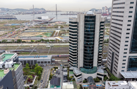 [단독] 선원노련, 중앙동 상징 마린센터 판다