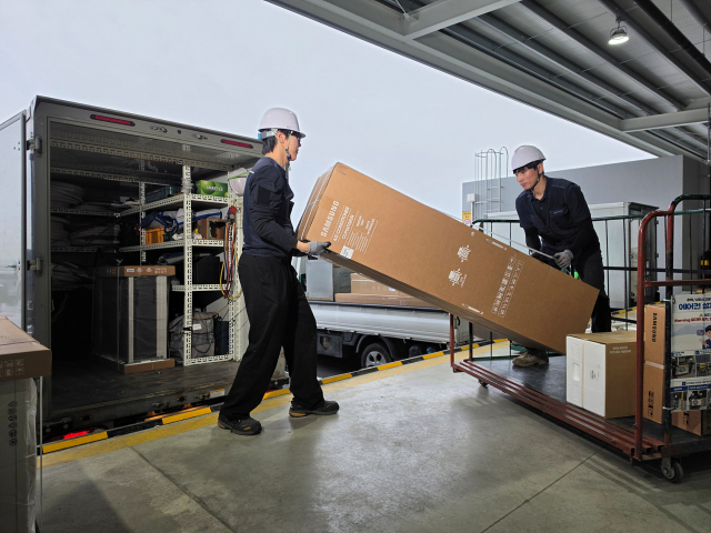 삼성전자가 다가올 무더위에 한 발 앞서 에어컨 설치 전담팀을 가동하고 있다.삼성전자 제공