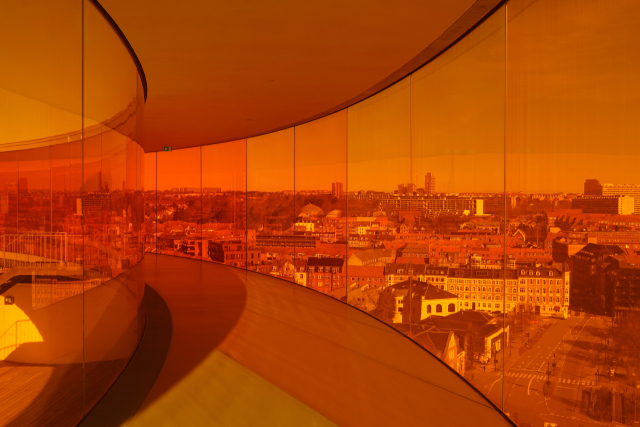 올라퍼 엘리아슨의 작품 -당신이 걷는 무지개 풍경. 이상훈 대표 제공