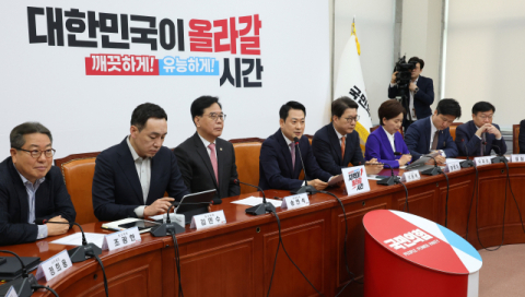 정청래·장동혁 ‘닮은 듯 다른’ 행보… PK 영향력은?