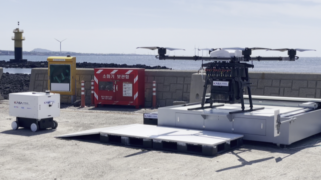 ‘드론-로봇 협업 문 앞 배송’ 실증 현장-드론 착륙(비양). 우주항공청 제공