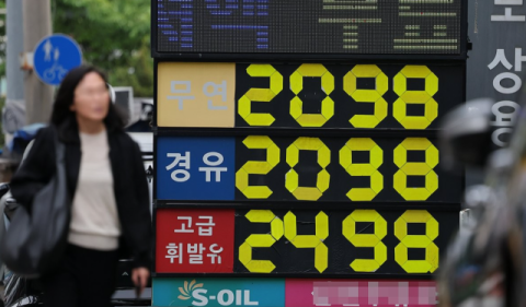 전국 경유가격 3년 9개월만에 2000원 돌파…4차 최고가격제 시행 첫날