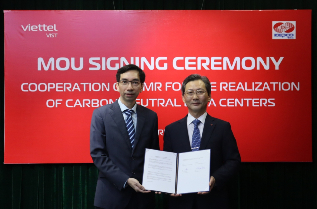 한국전력기술이 지난 23일 베트남 소형모듈원자로(SMR) 사업개발 및 공동연구를 위한 협약을 체결했다(오른쪽부터 한전기술 김태균 사장, VIST Vu Viet Tien General Director). 한전기술 제공