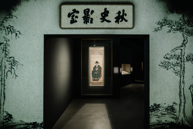 1부 ‘추사 秋史, 시대를 열다’에서 전시 중인 '김정희 초상'(보물). 대구간송미술관 제공