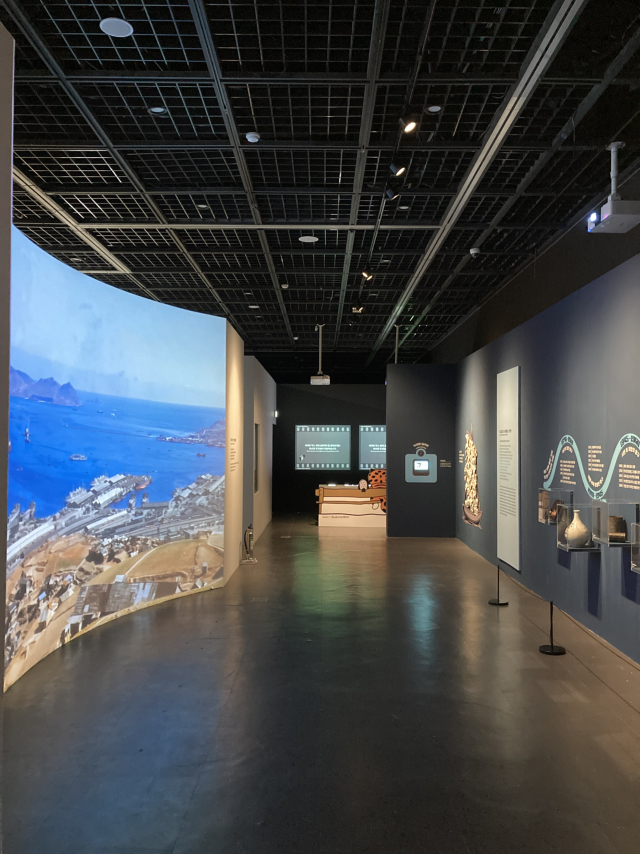 부산시립미술관 개항 150주년 특별기획전 ‘바다를 건너간 녀석들’ 전시 전경. 부산시립박물관 제공