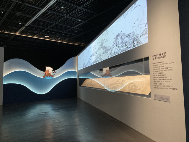 부산시립미술관 개항 150주년 특별기획전 ‘바다를 건너간 녀석들’ 전시 전경. 부산시립박물관 제공