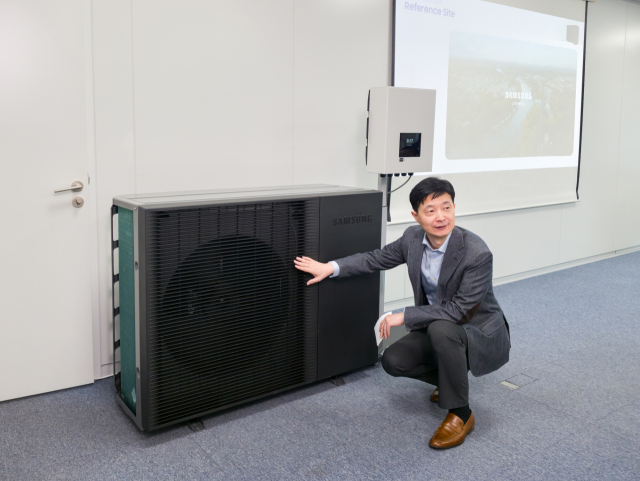 삼성전자 DA사업부 송병하 그룹장이 ‘EHS 히트펌프 보일러’ 제품의 주요 특장점을 설명하고 있다.삼성전자 제공