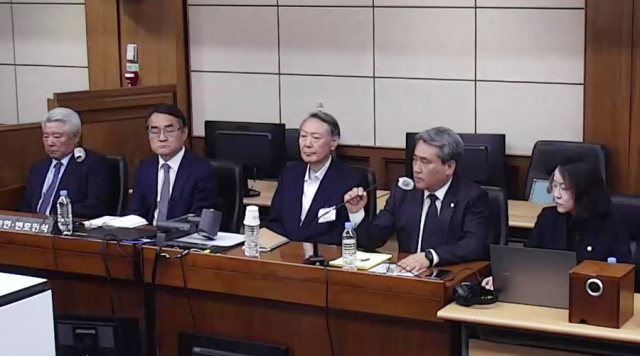 고위공직자범죄수사처 체포방해 등 혐의로 기소된 윤석열 전 대통령이 29일 서울 서초구 서울고등법원에서 열린 항소심 선고 공판에 출석해 있다. 서울고법 내란전담재판부인 형사1부는 이날 특수공무집행방해, 직권남용 권리행사방해 등 혐의로 재판에 넘겨진 윤 전 대통령에게 징역 7년을 선고했다. 연합뉴스