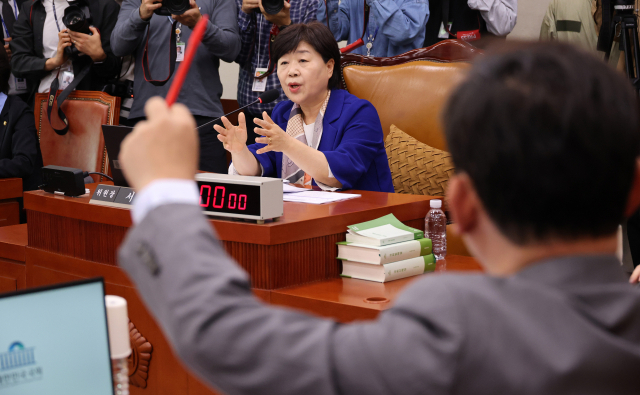 '윤석열 정권 정치검찰 조작기소 의혹 사건 진상규명 국정조사특별위원회' 활동 종료일인 30일 국회에서 열린 전체회의에서 서영교 위원장이 발언하고 있다. 연합뉴스