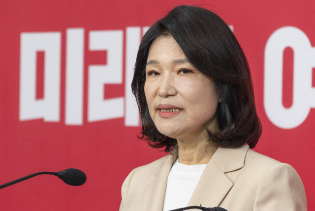 이진숙 전 방송통신위원장이 1일 서울 여의도 국민의힘 중앙당사에서 6·3 재보선 대구 달성군 선거구 공천 면접을 마친 뒤 취재진 질문에 답하고 있다. 연합뉴스