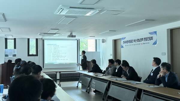 지난 30일 경남 거제시 성포항 일원에서 열린 ‘부산·경남권 현장간담회’ 모습. 어촌어항공단 제공