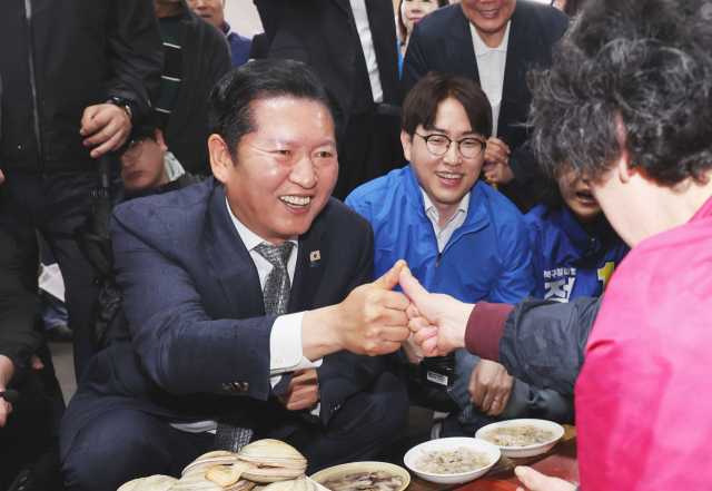 “'오빠'라고 불렀다고 성희롱? 그건 병이야” 민주연구원 부원장 발언 논란