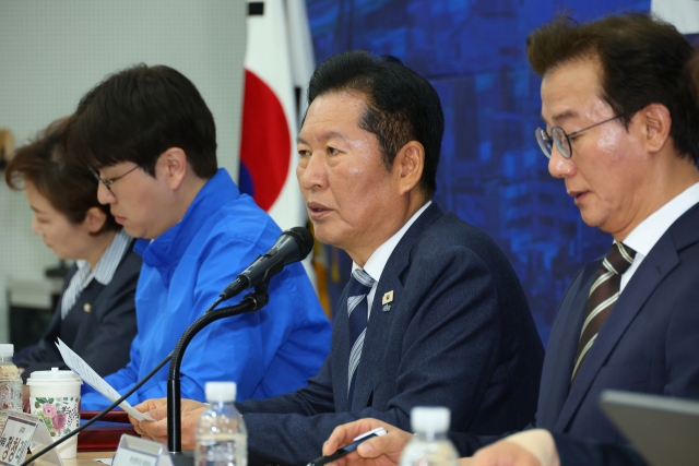 더불어민주당 정청래 대표가 4일 부산항 국제전시컨벤션센터에서 열린 부산 현장 최고위원회에서 발언하고 있다. 연합뉴스