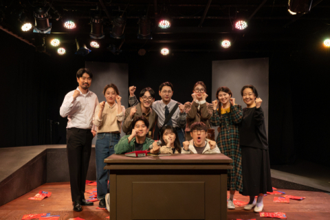 제 44회 부산연극제 연극 NULL 극단 아티스트릿 단체사진. (동서대 제공)