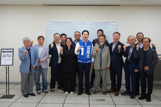 6일 창원 우리누리청소년문화센터에서 열린 햇빛소득활성화 간담회에 참석한 김경 수 후보. 이날 김 후보는 생활 공약도 발표했다. 민주당 제공