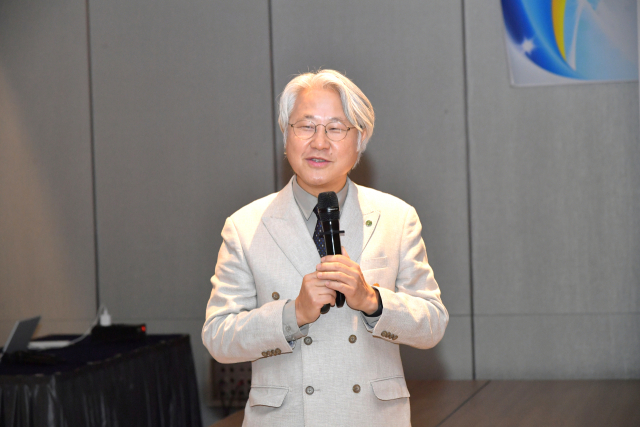 한성호 동아대 가정의학과 교수가 최근 부산롯데호텔에서 열린 부산일보 CEO아카데미 제19기 수업에서 강연하고 있다.