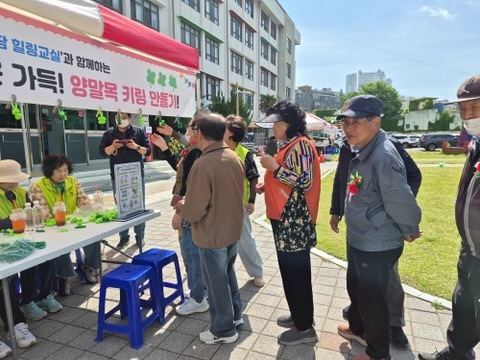 남구 용당동 건강생활지원센터, 효 잔치 및 재능기부