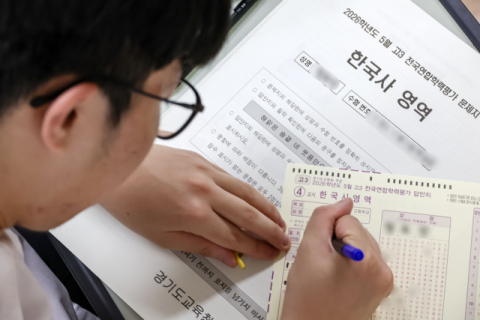 [포토뉴스] 한 문제 한 문제 또박또박…