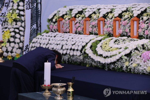 74명 사상자 낸 대전 안전공업 화재 추모식 거행