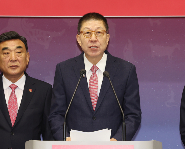 국민의힘 영남권 시도지사 후보 5명이 6일 울산시청 프레스센터에서 더불어민주당의 공소취소 특검법을 규탄하는 기자회견을 개최한 가운데 박형준 부산시장 후보가 발언하고 있다. 연합뉴스