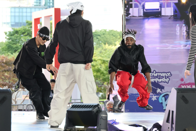 ‘월드 스트리트 2:2 댄스 배틀’ 프리스타일 우승팀 '88크루'(88 Crew) 경연 모습. 청년문화진흥협회 제공