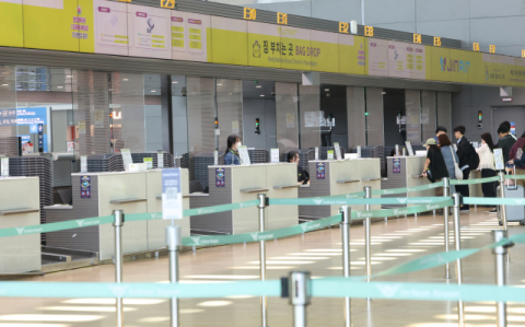 ‘5월 연휴 탑승객’ 국내선 줄고 국제선 늘고 ‘이례적’