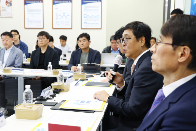 최휘영 문화체육관광부 장관이 4 27일 오후 서울 마포구 한국저작권보호원에서 열린 불법사이트 긴급차단 및 접속차단 제도 시행 성공 다짐 행사에서 인사말을 하고 있다. 연합뉴스
