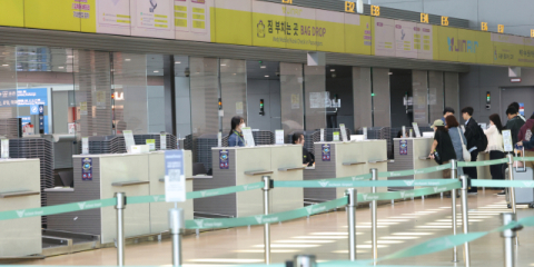 ‘5월 연휴 탑승객’ 국내선 줄고 국제선 늘고 ‘이례적’