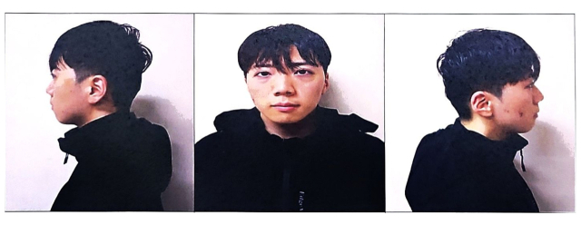 14일 광주경찰청은 광주 광산구 도심 거리에서 일면식 없는 여고생을 살해하고 남고생에게도 흉기를 휘두른 혐의(살인·살인미수 등)를 받는 피의자 장윤기(23·구속)의 머그샷(mug shot·범죄자 인상착의 기록사진), 이름, 나이를 공개했다.연합뉴스