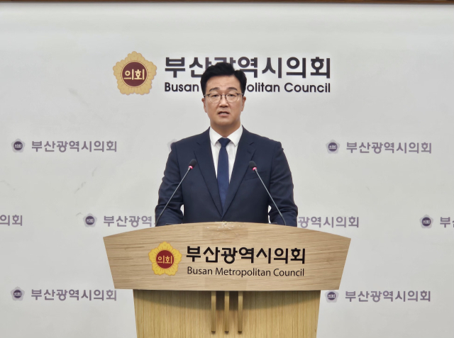 진보당 부산시당이 14일 연제구 시의원 후보 전원 사퇴를 선언하며 더불어민주당에 연제구청장 후보 단일화를 촉구했다.