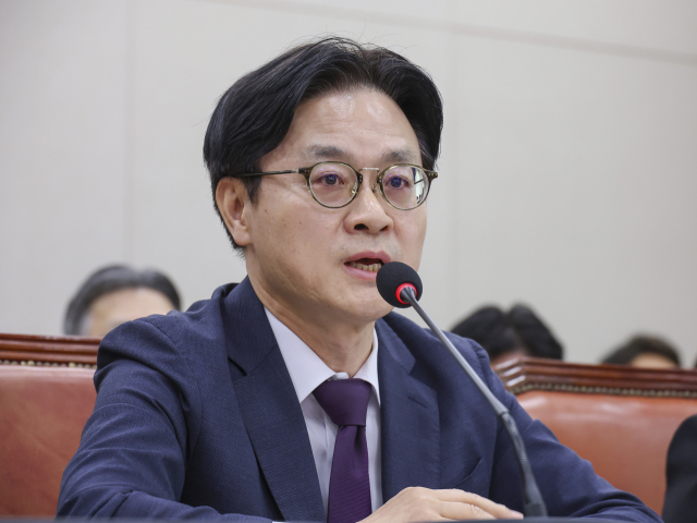 김정관 산업통상부 장관이 19일 국회에서 산업통상자원중소벤처기업위원회 전체 회의에 출석해 삼성전자 파업과 관련한 의원 질의에 답하고 있다. 연합뉴스