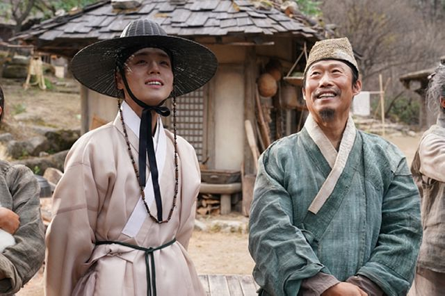 영화 '왕과사는남자' 속에 묘사된 단종과 엄흥도의 모습. 부산일보DB