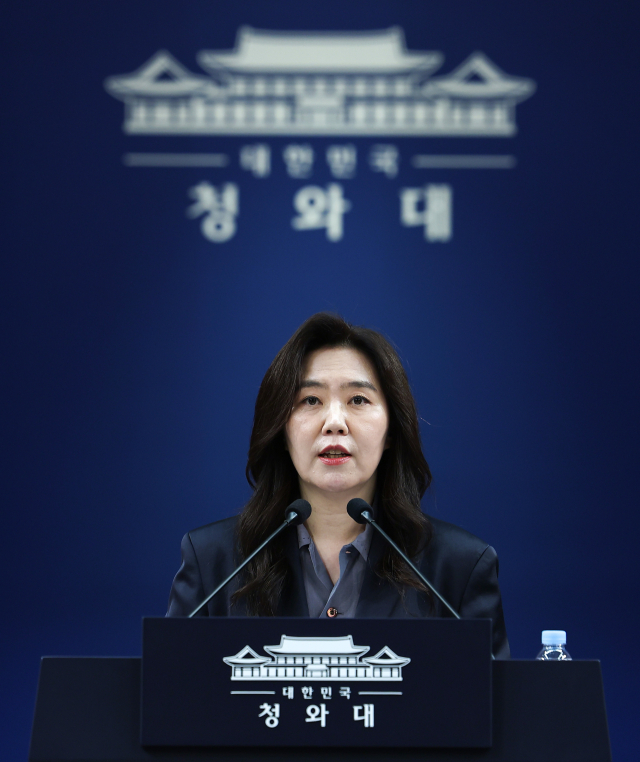 강유정 청와대 수석대변인이 21일 청와대 춘추관에서 '이스라엘의 우리 국민 석방 문제'에 대한 현안 브리핑을 하고 있다. 연합뉴스