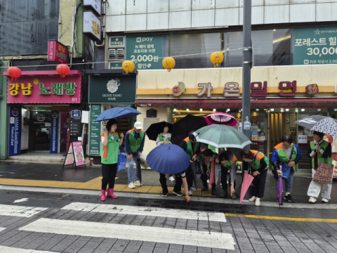 해운대구 중1동 자율방재단, 침수취약지역 배수로 예찰활동 실시