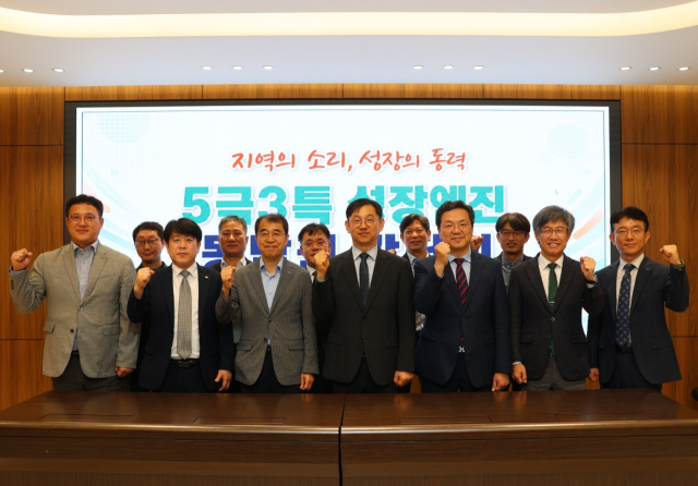 동남권 조선해양산업계, '북극항로-마스가 함정정비-조선AX' 3대 전략... - 뉴스 썸네일 이미지
