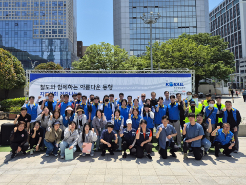 한국철도공사 부산경남본부·중구노인복지관, 부산역 광장서 의료봉사