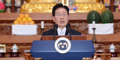 이 대통령, 스벅 비판 이어 “일베 사이트 폐쇄”…야 “李, 이성 찾아야”