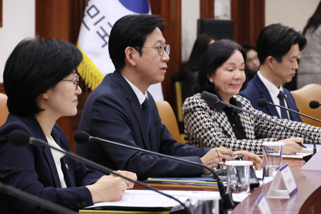 배경훈(왼쪽 두 번째) 부총리 겸 과학기술정보통신부 장관이 지난달 16일 서울 종로구 정부서울청사에서 열린 제7회 과학기술관계장관회의에서 발언하고 있다. 연합뉴스