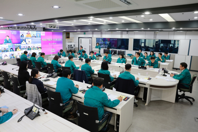 부산시는 26일 시청 재난안전대책본부에서 ‘폭염대응 특별대책 추진상황 점검회의’를 개최했다. 부산시 제공